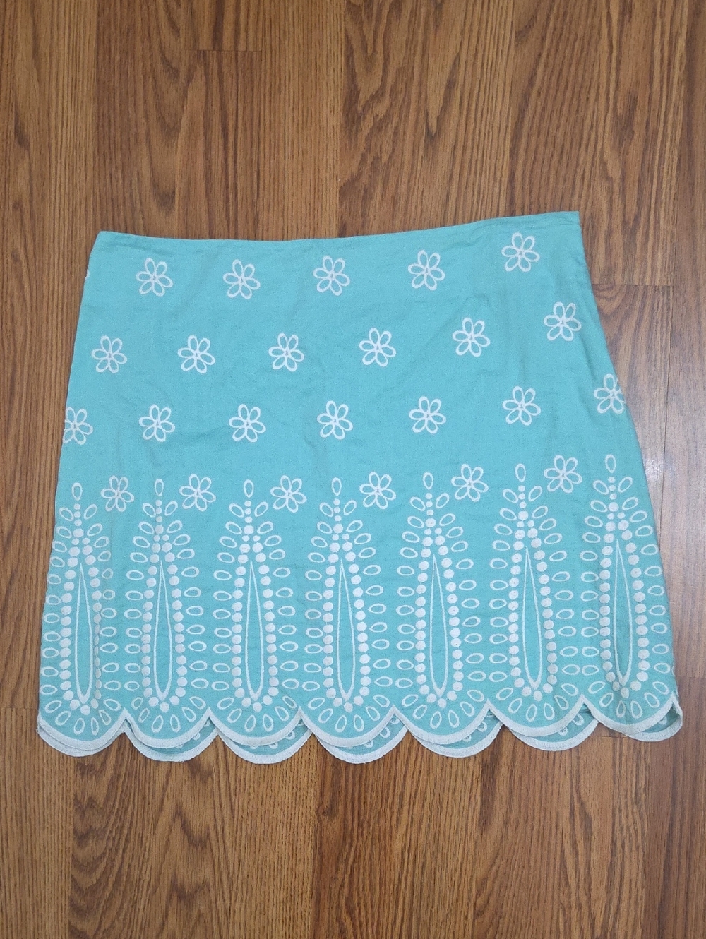 Vineyard Vines Seafoam Floral Embroidered Scalloped Hem Mini Skirt/ 6